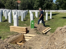 Počele reekshumacije u Potočarima, otvaraju se mezari 92 žrtve Genocida u Srebrenici