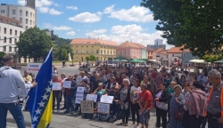 Penzioneri protestovali u Tuzli: Traže povećanje primanja